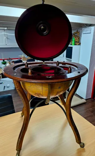 Mueble Bar Globo Terráqueo Madera y Metal