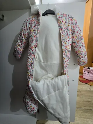 Mono nieve floral con capucha