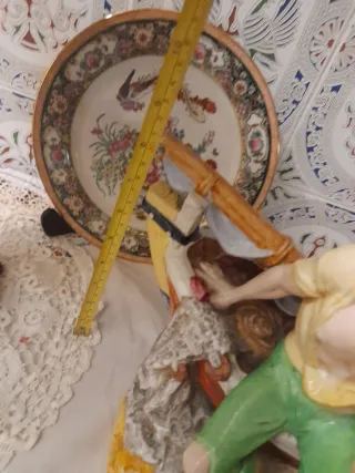 Figura antigua marinero en barca