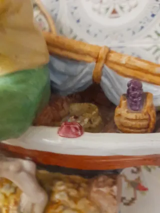 Figura antigua marinero en barca