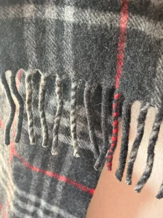 Bufanda Burberry Cuadros Gris y Rojo