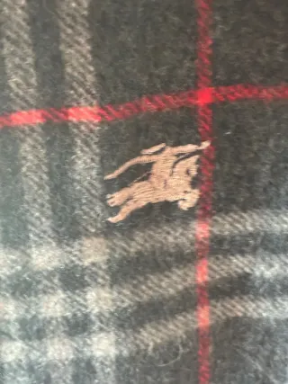 Bufanda Burberry Cuadros Gris y Rojo