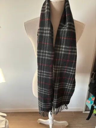 Bufanda Burberry Cuadros Gris y Rojo