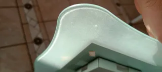 Cornice a onda vetro satinato con specchio adesivo