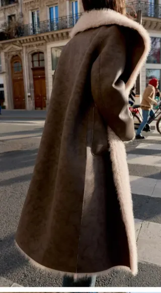 Abrigo reversible efecto pelo beige y marrón