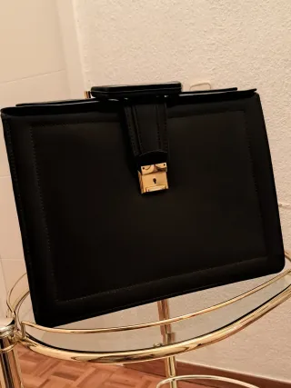 Maletín de piel negro