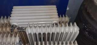 Radiadores de metal blancos