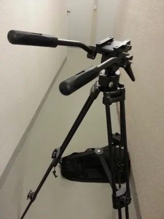 Trípode profesional negro