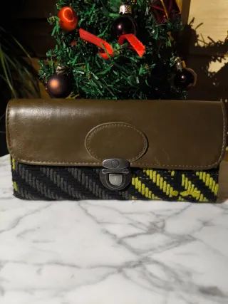 Lote de carteras de piel