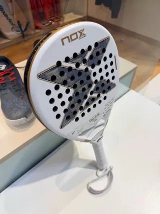 Pala de pádel Nox AT10 Luxury Genius 12k Alum