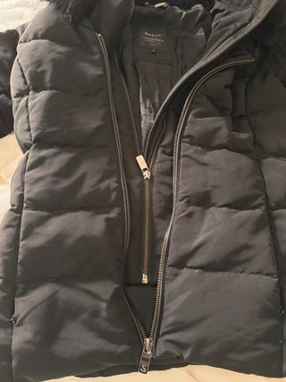 Abrigo Salsa Negro Plumas Doble Cierre