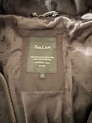 Abrigo Salsa Negro Plumas Doble Cierre