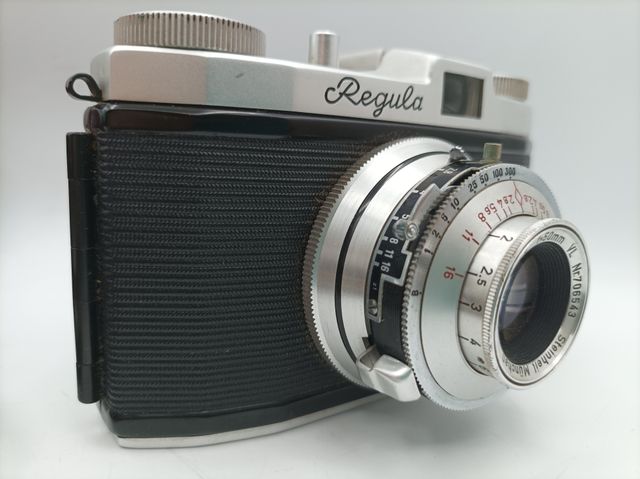 Cámara Regula Vintage Plata y Negro