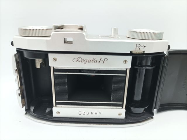 Cámara Regula Vintage Plata y Negro