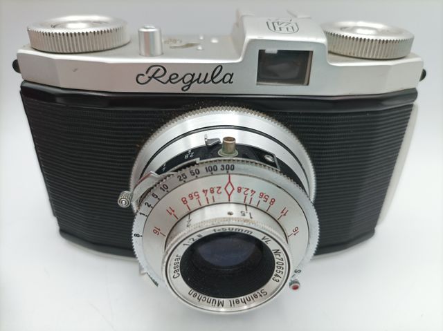 Cámara Regula Vintage Plata y Negro