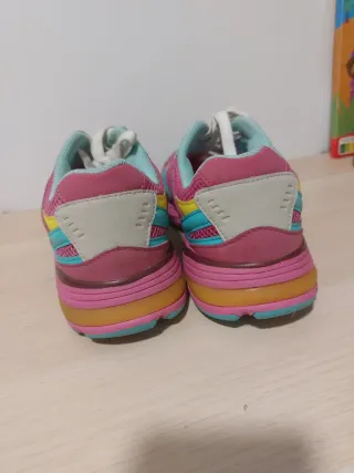 Zapatillas deportivas KELME rosas y turquesa