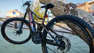 E-MTB Doble Suspensión GIANT con motor de Yamaha