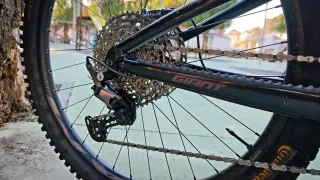 E-MTB Doble Suspensión GIANT con motor de Yamaha