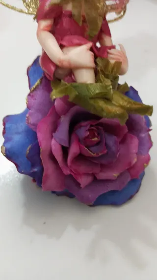 Hada de porcelana artesanal con alas