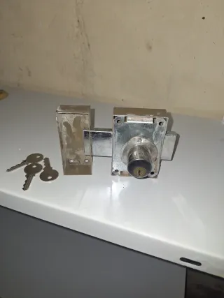 Cerradura de puerta con 3 llaves