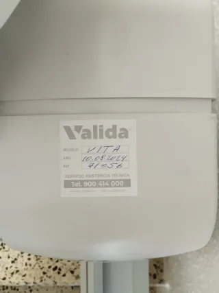 Silla salvaescaleras gris con mandos