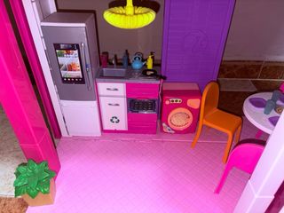 Mansión Barbie con Piscina y Tobogán