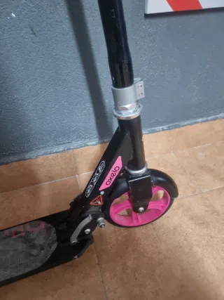 Patinete Oxelo rosa y negro