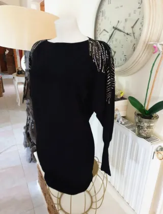 Vestido negro con pedrería