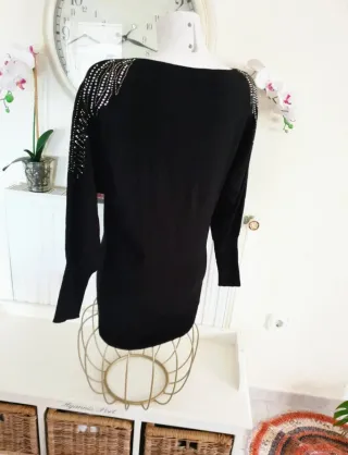 Vestido negro con pedrería