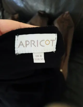 Vestido negro con pedrería