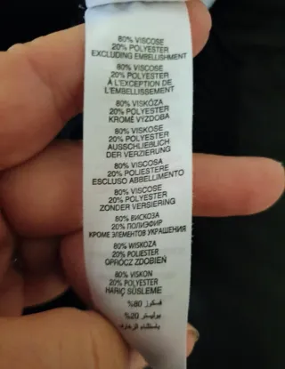 Vestido negro con pedrería