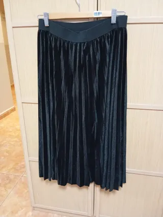 Falda larga plisada negra