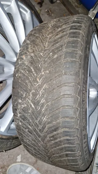 Llanta Team Dynamics con Neumático