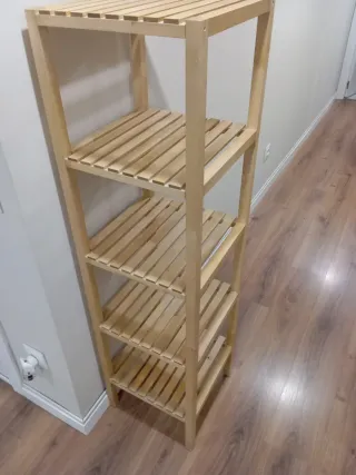 Estantería de bambú y madera