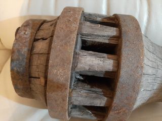 Eje de rueda antiguo