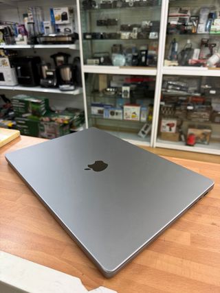 MacBook Pro 16” M1 Pro 2021 16GB RAM 500GB SSD