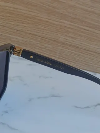 Occhiali da sole neri e oro