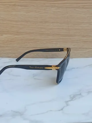 Occhiali da sole neri e oro