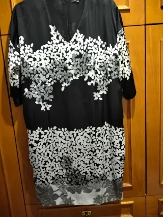 Vestido negro y blanco estampado De Síntesis