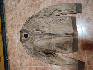 Cazadora efecto piel hombre