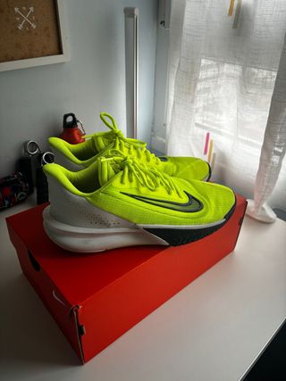 Botas de Baloncesto Nike Verdes y Blancas