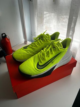 Botas de Baloncesto Nike Verdes y Blancas
