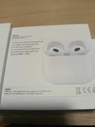 AirPods con estuche de carga Lightning