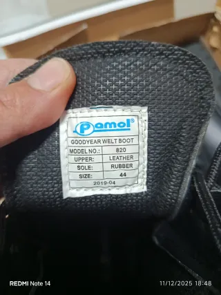 Botas de piel negras