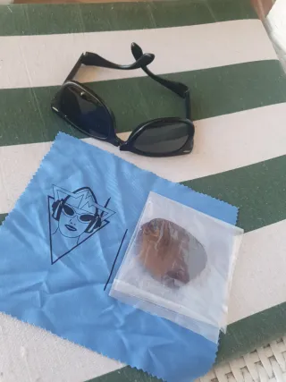 Occhiali da sole Ray-Ban neri con lenti nuove