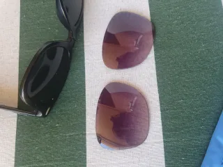 Occhiali da sole Ray-Ban neri con lenti nuove