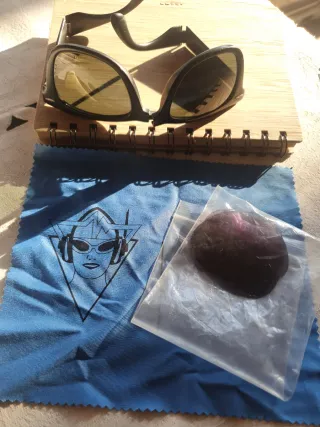 Occhiali da sole Ray-Ban neri con lenti nuove