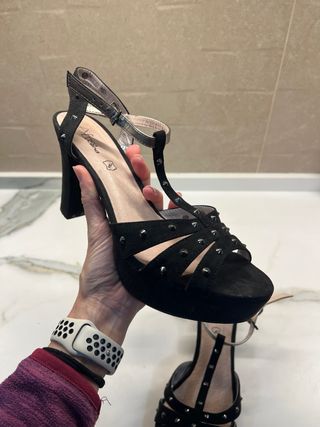 Sandalias tacón y plataforma negras