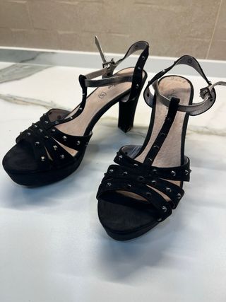 Sandalias tacón y plataforma negras