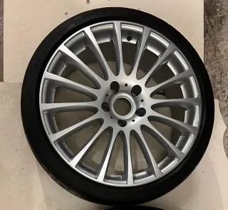 Llanta Team Dynamics con Neumático Michelin